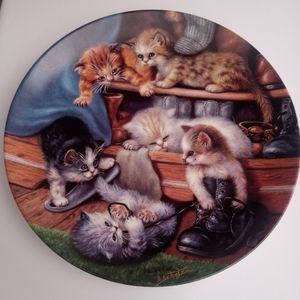 1-Decorative plate "Pussyfooting Around"